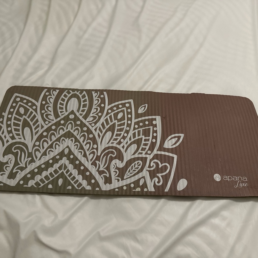Apana Mandala Yoga Mat in Brown and White